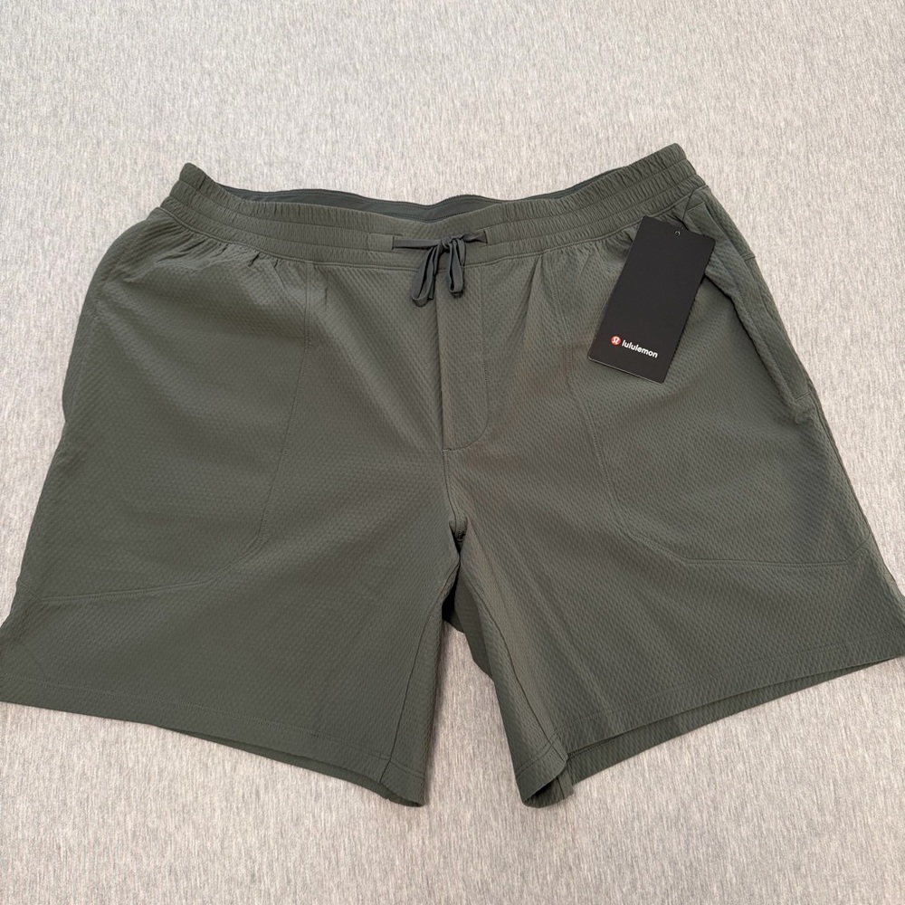 NWT Lululemon License To Train Textured Short 7" XL Palm Deco